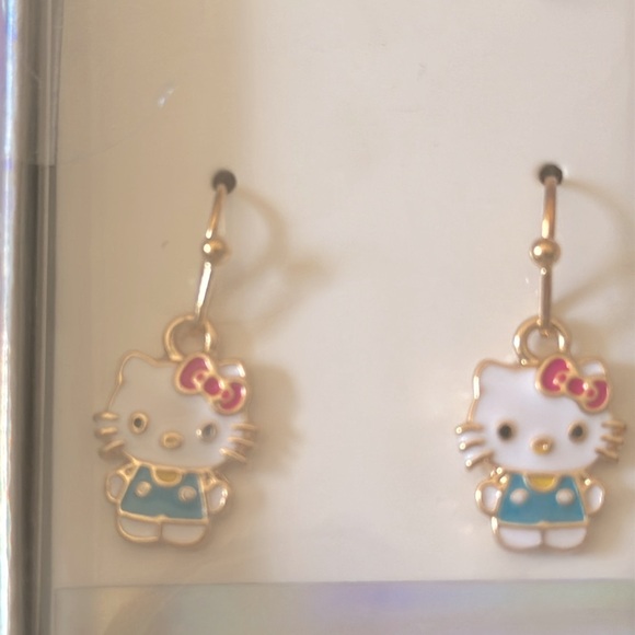NWT Hello Kitty Earrings Set - Picture 5 of 10